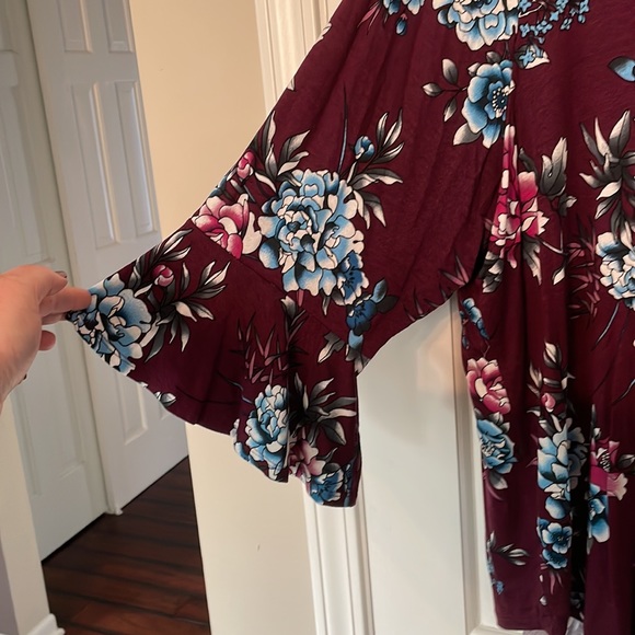 Flutter sleeve floral tee 3X - Picture 3 of 5